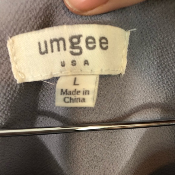 Sold Umgee Gray cold shoulder balloon sleeve - Picture 7 of 10